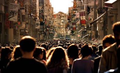 Favim.com-city-crowd-crowded-houses-people-photograph-102466